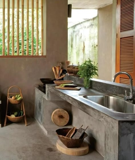 Slat Divider, Hiasan Dalaman Dapur, Dapur Moden, Dirty Kitchen Design, Casa Hobbit, Dirty Kitchen, Outdoor Kitchen Decor, Outdoor Kitchen Design Layout, Concrete Kitchen