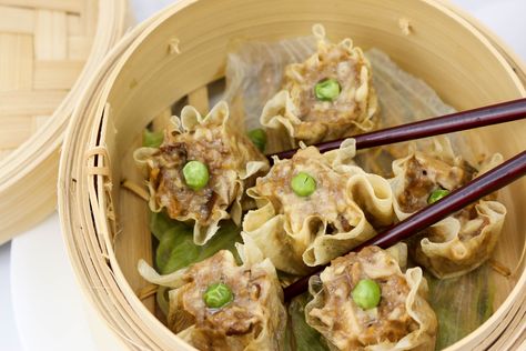 Shumai is the ultimate dim sum dish. Definitely a favorite in our family. These little dumplings are full of flavor and completely vegan by using Beyond Meat. You'll be shocked these are vegan and gluten free! We use bean curd sheets for the skins so this recipe is packed with protein and low on carbs. Vegetarian Dim Sum, Shu Mai, Vegan Winter Recipes, Oyster Mushroom Recipe, Dim Sum Recipes, Steamed Dumplings, Veggie Dinner, Curd Recipe, Going Vegetarian