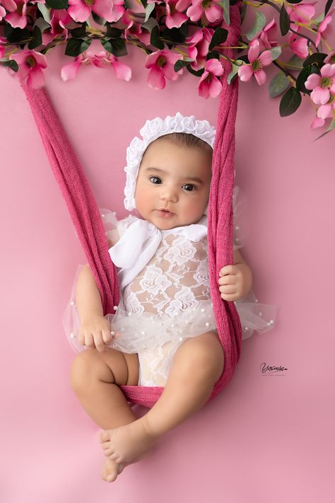 1 Month Girl Baby Shoot, Monthly Baby Photos Girly, Baby Girl First Month Shoot, Two Months Baby Photoshoot, 2 Months Old Baby Photoshoot, One Month Baby Photoshoot, Princess Monthly Baby Pictures, Baby Girl Monthly Photoshoots, 2months Baby Photoshoot Ideas