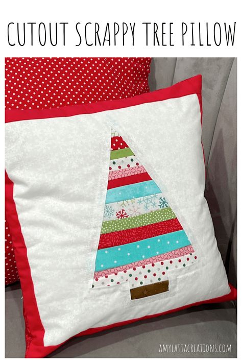 Patchwork Christmas, Quilted Pillow Covers, Christmas Patchwork, Holiday Pillow, Christmas Sewing Projects, Christmas Tree Pillow, Patchwork Cushion, Holiday Quilts, Tree Pillow