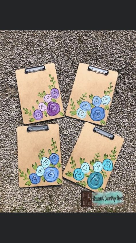 Clipboard Painting Ideas Aesthetic, Clipboard Painting Ideas, Painted Clipboards, Trifold Board, Clipboard Crafts, Clipboard Ideas, Painted Banner, Clipboard Decorating, Teacher Clipboard