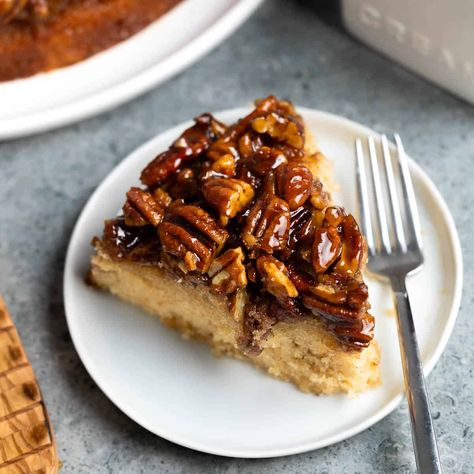 Pecan Upside Down Cake Pecan Upside Down Cake, Fluffy Vanilla Cake, Pecan Cake, Cake Recipes From Scratch, Pineapple Upside Down Cake, Icebox Cake, Upside Down Cake, Round Cake Pans, Pecan Pie