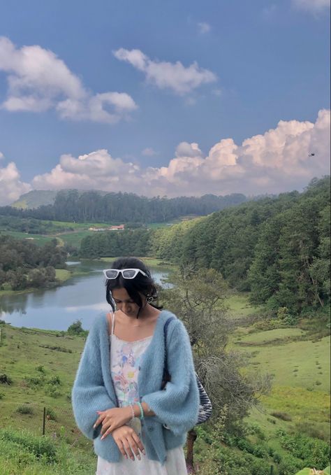 Himachal Trip Outfit Women, Himachal Pradesh Outfits, Jibhi Himachal Pradesh Outfits, Outfits For Hill Station Trip Women, Hillstation Outfits, Ooty Hill Station Photography Poses, Hillstation Travel Outfit, Outfits For Hill Station Trip, Ooty Trip Outfit