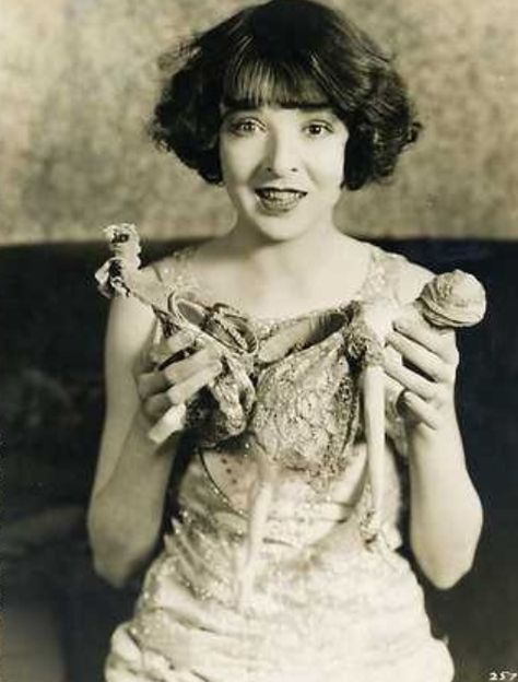 Colleen Moore with boudoir doll purse Helen Kane, Colleen Moore, Doll Purse, Haute Fashion, Clara Bow, Silent Film Stars, Black Betty, Half Dolls, Silent Movie