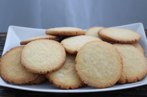 Vanilla Crisp Cookies, Crisp Sugar Cookies, Crispy Sugar Cookies Recipe, Crunchy Sugar Cookie Recipe, Crispy Sugar Cookies, Crispy Sugar Cookie Recipe, 2024 Cookies, Seasonal Cookies, Xmas Sweets