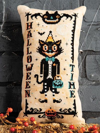 Sew Halloween, Halloween Cross Stitch Charts, Primitive Embroidery, Black Cat Pumpkin, Halloween Quilt, Stitch Halloween, Stitching Ideas, Halloween Cross Stitch Patterns, Holiday Cross Stitch