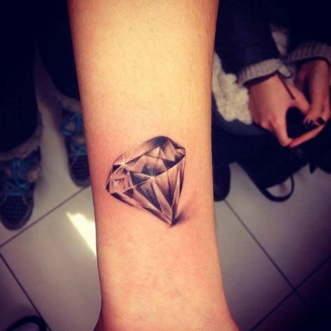 Tatoos Diamond Ideas, 3d Diamond Tattoo, Diamond Tattoos For Women, Diamond Tattoo Designs For Women, Black Diamond Tattoos, Small Diamond Tattoo, Teardrop Tattoo, Diamond Tattoo Designs, Diamond Tattoo