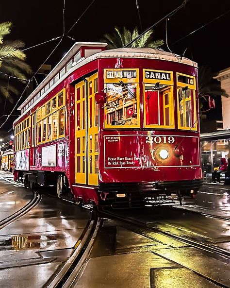 New Orleans Street Car, New Orleans Street, Old Steam Train, Southern California Beaches, New Orleans Art, North Europe, Watercolor Architecture, New Orleans Homes, Main Street Usa