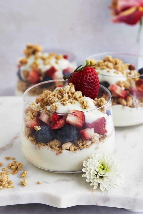 Yoghurt Parfait, Yogurt Parfait Recipe, Fruit And Yogurt Parfait, Homemade Almond Butter, Strawberry Parfait, Berry Parfait, Fruit Parfait, Peanut Butter Granola, Parfait Recipes