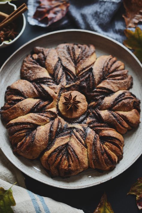 Sourdough Wreath Bread, Star Bread Recipe, Wreath Bread, Bread Wreath, Winter Holiday Recipes, Vegan Drinks Recipes, Star Bread, Star Wreath, Dough Ingredients