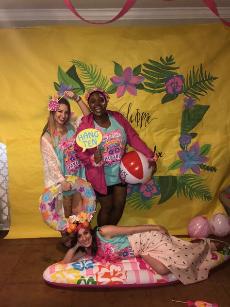 Sorority Bid Day Hawaiian / Paradise Theme #phimu #luau Tropical Bid Day, Sorority Recruitment Themes, Sorority Rush Themes, Rush Themes, Recruitment Themes, Rush Week, Alpha Gam, Sorority Events, Sorority Bid Day