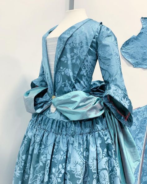 #mantuagown on Instagram | Hashtags Corset Stays, Baroque Dress, Historical Dress, Period Clothing, London History, 18th Century Fashion, Period Outfit, Instagram Hashtags, Historical Costume