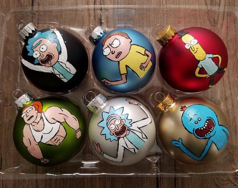 Rick And Morty Christmas, Vinyl Christmas Ornaments, Anniversay Gifts, Painted Decor, Door Signs Diy, Diy Christmas Ornament, Rick Y Morty, Disney Ornaments, Hand Painted Christmas