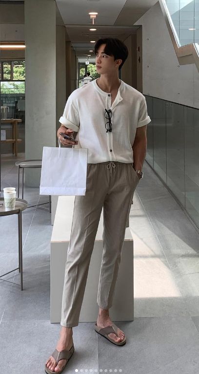 Korean Men Spring Fashion, Asian Male Summer Outfits, Asian Casual Outfits Men, Korean Male Fashion Aesthetic, Male Asian Fashion, South Korean Mens Fashion, Thailand Men Outfit, Korean Male Fashion Casual, Asian Man Style