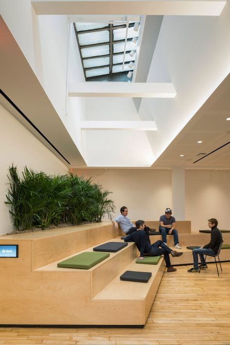 Tiered Seating, Breakout Area, New York Office, Office Lobby, Interior Minimalista, Bureau Design, Office Seating, Workplace Design, Interior Design Magazine