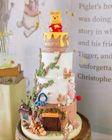 Poo Cake, Maket Pasta, Hippie Cake, Winnie Poo, Baby Shower Cake Designs, Modern Birthday Cakes, Pooh Cake, Carousel Cake, Winnie The Pooh Cake