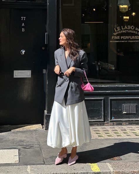 The Puffball Skirt Is Fashion's Newest Favourite | Who What Wear UK Parisian Street Style, White Skirt Outfits, Parisian Street, Balloon Skirt, White Maxi Skirts, Classic Skirts, Skirt Trends, Bubble Skirt, Skirt Style