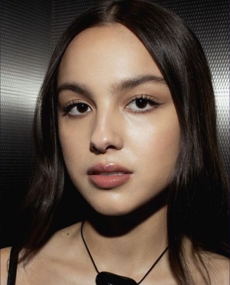 Olivia Lyrics, Mexican Girl, Face Card, Beauty Shoot, Lily Rose Depp, Maquillaje Natural, Girl Crushes, Olivia Rodrigo, Aesthetic Makeup