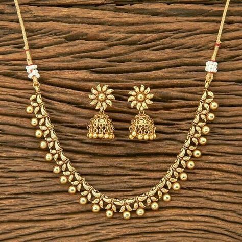 Gold necklace designs Gold Necklace Set Indian, Indian Necklace Set, Indian Gold Necklace Designs, Matte Gold Necklace, Gold Jewelry Outfits, Delicate Gold Necklace, Necklace Set Indian, Gold Necklace Indian, Gold Jewelry Simple Necklace