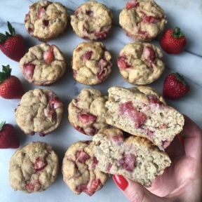 Gluten-Free STRAWBERRY BANANA PROTEIN MUFFINS I Gluten Free Follow Me Gluten Free Protein Muffins, Fruit Pizza Designs, Banana Protein Muffins, Gf Treats, Staple Recipes, Dishes Ideas, Fruit Desserts Easy, No Bake Banana Pudding, Banana Pudding Cheesecake