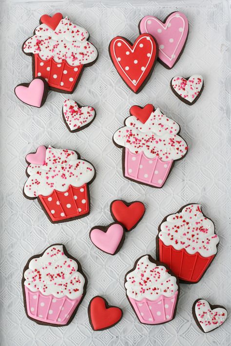 Valentines Day Biscuits, Valentines Cookie Sets Decorated, Valentines Cookies Decorated Ideas, 3d Dort, Valentine Cookies Decorated, Valentines Day Sugar Cookies, Cookies Cupcake, Valentines Cookies, Valentine Sugar Cookies