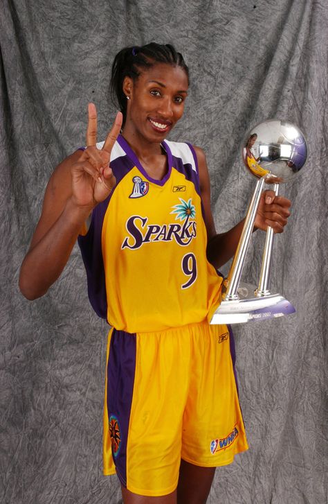 I Never Got Old Watching Her Raise Trophies. Wish We Had Got More Before She Retired. Lisa Leslie. Lisa Leslie, Playing Cards Art, Sports Coach, Basketball Leagues, Basketball Photography, Basketball Legends, American Sports, Retro Women, National Basketball Association