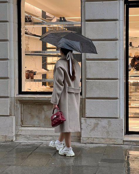 Window Shopping Aesthetic, Window Shopping Tessa Bailey, Tessa Bailey Aesthetic, Bailey Aesthetic, Window Aesthetic, Venice Shopping, Tessa Bailey, Romantic Life, Aesthetic Preppy