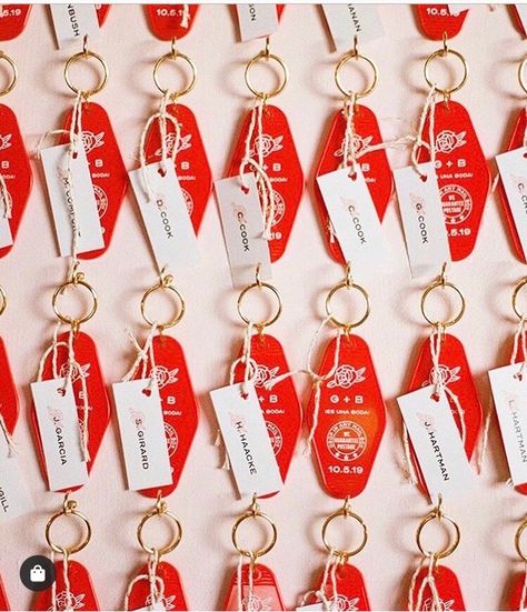 Keychain Seating Chart, Keychain Wedding Seating Chart, Matches Seating Chart, Wedding Favor Seating Chart, Event Details, Kitsch Wedding Theme, Motel Keychain Seating Chart, Hotel Keychain Seating Chart, Motel Key Wedding Favor