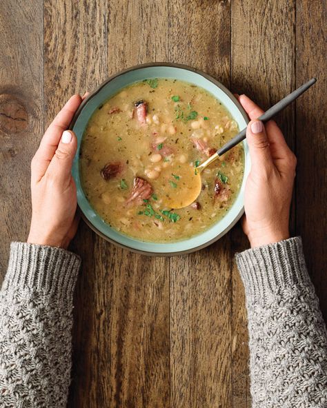 Tiffani Thiessen's Bean Creamy Ham And Bean Soup, Dutch Oven Ham, Soup Damn Delicious, Soup Dutch Oven, Oven Ham, Tiffany Thiessen, Soup Ham, Ham Hocks And Beans, Stews Crockpot