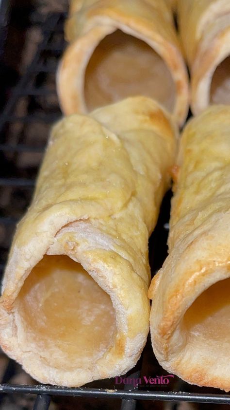 Cannoli Recipe Easy, Homemade Cannoli Recipe, Easy Cannoli, Cannoli Dip, Cannoli Shells, Cannoli Filling, Cannoli Recipe, Italian Recipes Dessert, Delicious Deserts