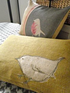 bird pillow Freehand Machine Embroidery, Free Motion Embroidery, Pretty Pillow, Sewing Pillows, Diy Pillows, Wren, A Pillow, Fabric Art, My Sister