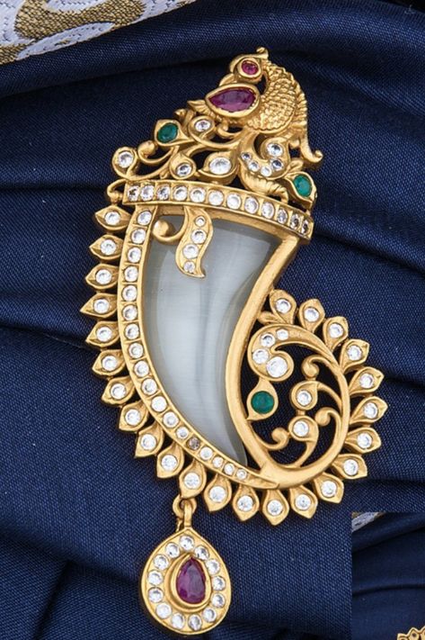 Puligoru Designs For Ladies, Tiger Claw, Locket Design, Gold Jewels Design, Antique Necklaces Design, New Gold Jewellery Designs, Elegant Jewellery, Kundan Jewelry, Online Gold Jewellery