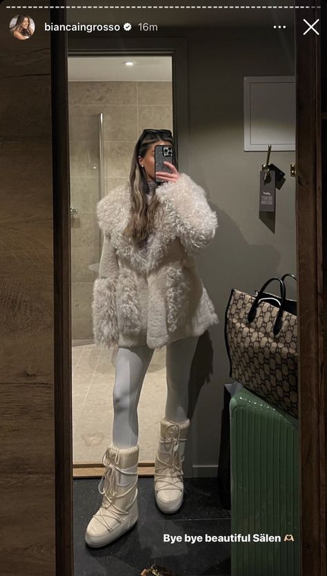 Gstaad Outfit, Cream Moon Boots Outfit, Apre Ski Outfits, Snow Australia, Jasmine Aesthetic, Apres Ski Outfit, Ski Fits, Ski Trip Outfit, Snow Outfits