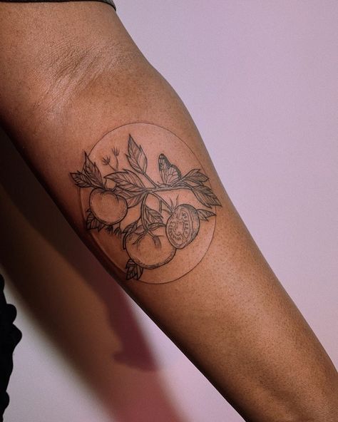 Whether you're already covered in ink or the thought of a needle sends chills down your spine — you'll be convinced to get new ink once you get familiar with these Black tattoo artists. Nose Tattoo, Dark Skin Tattoo, Persimmon Fruit, Fruit Tattoo, Tattoo Process, Tattoos Mandala, White Ink Tattoo, Tattoos Geometric, Female Tattoo Artists