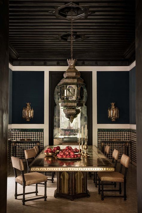 YinjiSpace - Pablo Paniagua x Marrakech Moroccan Dining Room, Modern Moroccan Decor, Maximalism Interior, Dubai Houses, Moroccan Inspiration, Moroccan Living Room, Store Design Boutique, Moroccan Homes, Moroccan Interiors