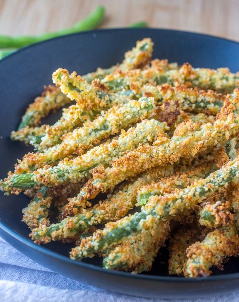 Oven Fried Green Beans, Fries Oven, Green Bean Fries, Crispy Green Beans, Baked Green Beans, Parmesan Green Beans, Bean Recipe, Fried Green Beans, Fried Green