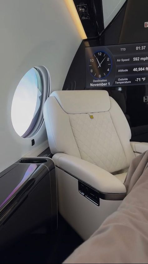 Inside Private Jet, Luxury Jets, Luxury Private Jets, Paradise Travel, New Luxury Cars, Luxury Lifestyle Fashion, First Youtube Video Ideas, Super Rich Kids, Private Jets