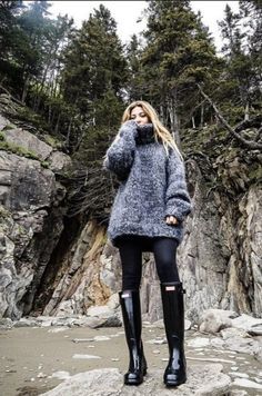 How To Style Hunter Rain Boots, Knee High Rain Boots Outfit, Short Wellies Outfit, Hunter Boots Outfit Summer, Hunter Outfit Female, Tall Hunter Boots Outfit, Tall Rain Boots Outfit, Welly Outfits, Hunter Wellies Outfit