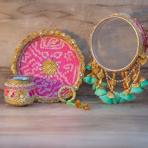 Karwa Chauth Plate Decoration, Karwachauth Thali Decoration Ideas, Indian Handicrafts Decor, Karwachauth Thali, Corporate Diwali Gifts, Hanging Paper Craft, Wall Hanging Paper Craft, Aarti Thali, Craft For Home Decoration