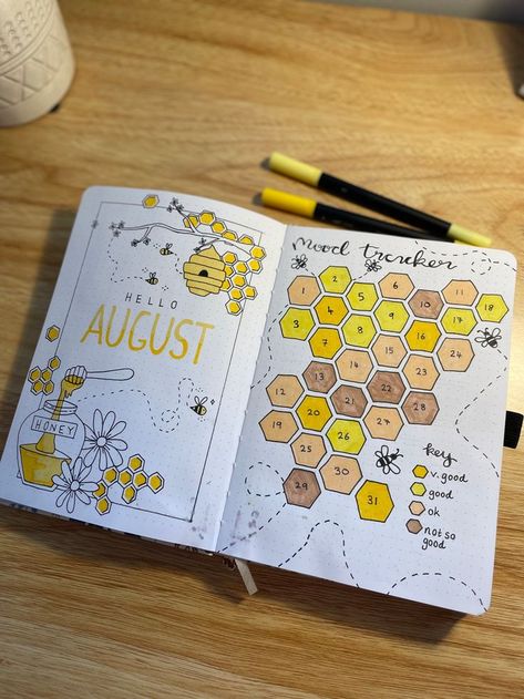 Honey Mood Tracker, August Journal Ideas Aesthetic, August Dot Journal Ideas, Bee Theme Bullet Journal, August Scrapbook Ideas, Bujo Themes Ideas, Dot Journal Mood Tracker, Bee Journal Ideas, Bullet Journal August Theme