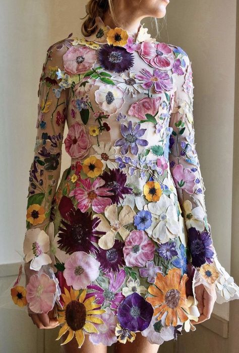 Taylor Swift Grammys 2021 Dress, Floral Inspired Fashion, Floral Dress Taylor Swift, Taylor Swift Grammy Flower Dress, Eras Tour Flower Dress, Designer Floral Dress, Taylor Swift Flower Dress Diy, Taylor Flower Dress, Floral Fashion Aesthetic