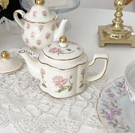 Diner Dash, White Aesthetic, Tea Room, Pink Aesthetic, The Table, Girly Things, Tea Set, Soft Pink, Tea Time