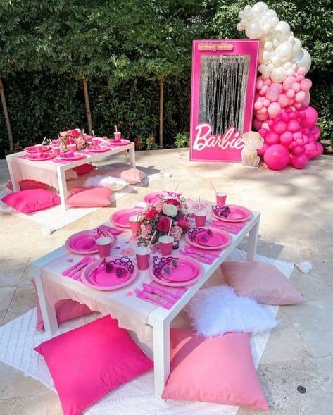 26 Barbie Party Ideas for Kids - Lady Celebrations Summer Birthday Themes, Barbie Decorations, Barbie Party Decorations, Barbie Theme Party, Birthday Party At Home, Party Ideas For Kids, Girls Birthday Party Decorations, Barbie Birthday Party, Barbie Theme