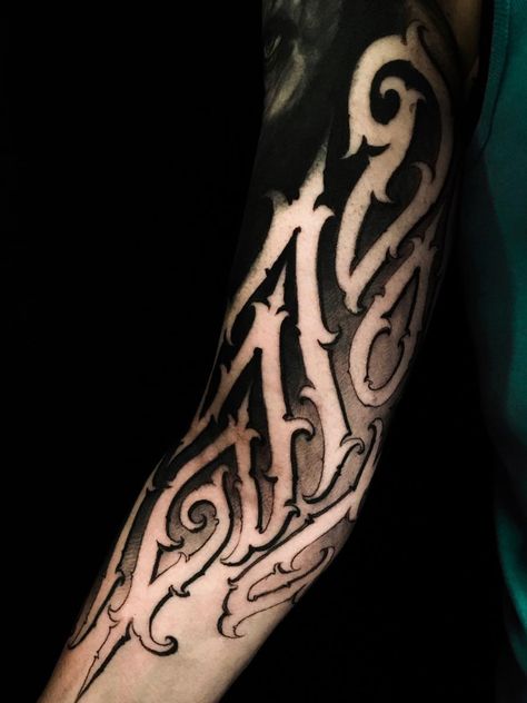 Ornamental Lettering, Tattoo Photography, Tattoo Desings, Tattoo Font, Badass Tattoos, Dark Tattoo, 6k Followers, Tattoo Lettering, Blackwork Tattoo