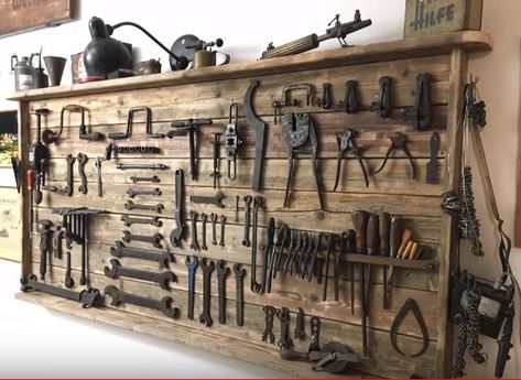 Tool Display, Old Tool Boxes, Wooden Shadow Box, Vintage Hand Tools, Antique Woodworking Tools, Tool Room, Barn Wood Projects, Carpentry Tools, Man Cave Home Bar