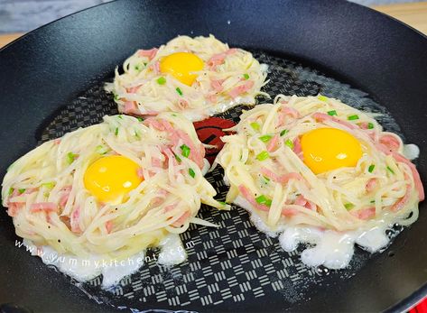 Potato Nest (Potato Egg Nest) - Yummy Kitchen Potato Nest, Egg White Breakfast, Fried Breakfast, Fancy Dishes, White Egg, Healthy Eating Breakfast, Shredded Potatoes, Potato Snacks, Egg Nest