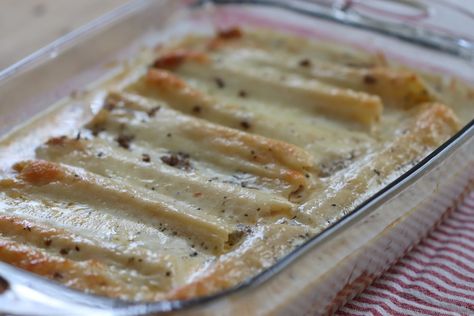 This Manicotti is the perfect blend of Italian sausage, garlic, parmesan and mozzarella cheese in a white wine cream sauce. Manicotti Recipe White Sauce, Manicotti With White Sauce, Sausage Manicotti Recipe, Beef Manicotti, Wine Cream Sauce, Mozzerella Cheese, Italian Dinners, Cheese Manicotti, White Wine Cream Sauce