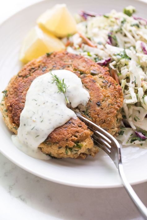 Paleo + Whole30 Salmon Cakes with Lemon Dill Aioli Keto Salmon Cakes, Dill Aioli, Low Carb Salmon Patties, Whole30 Salmon, Seasonal Meals, Cakes With Lemon, Lemon Garlic Aioli, Low Carb Salmon, Salmon Cakes Recipe