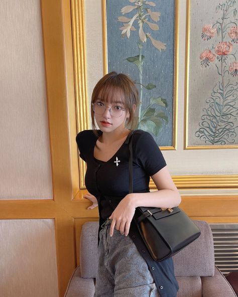 Chen Xiao, Rocket Girl, Fan Picture, Style Korea, Cheng Xiao, Yuehua Entertainment, Cosmic Girls, Celine Luggage Bag, Starship Entertainment