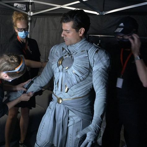 Gus ☾ on Twitter: "just a sexiest superhero played by sexiest person #MoonKnight… " Young Oscar Isaac, Marvel Crafts, Moon Knight Cosplay, Knight Cosplay, Moon Knight Costume, Marvel Fandom, Marc Spector, Marvel Moon Knight, Knight Costume